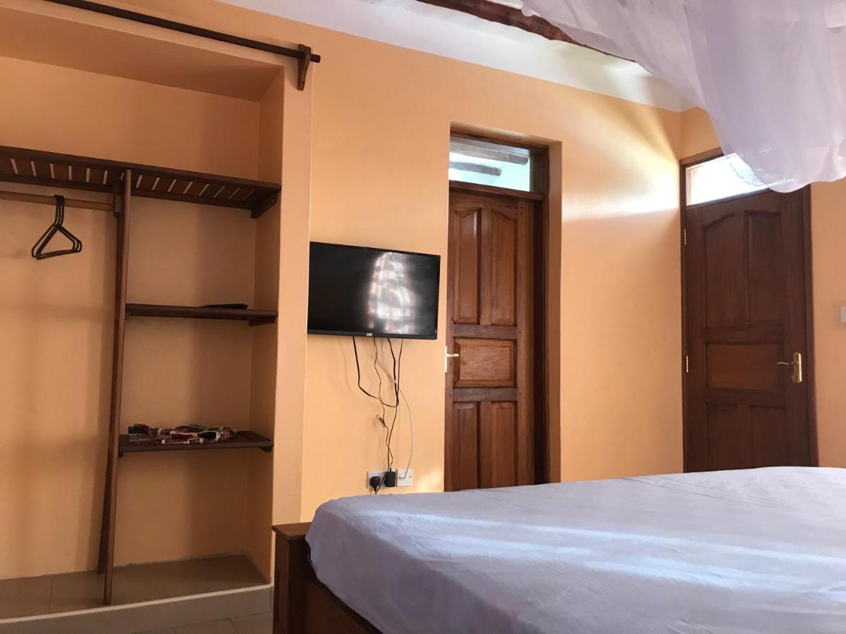Lions Home Playa de Diani Exterior foto