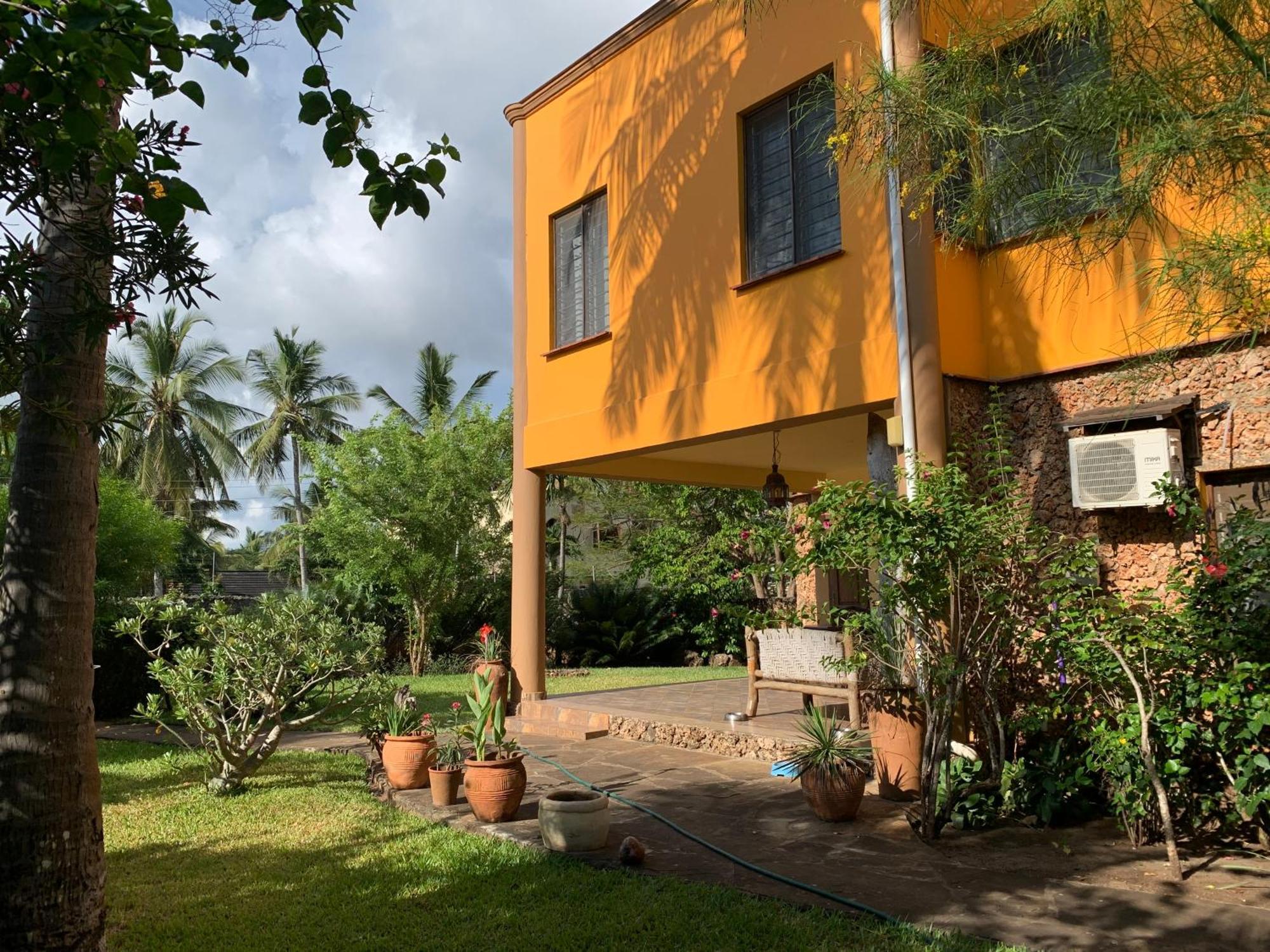 Lions Home Playa de Diani Exterior foto