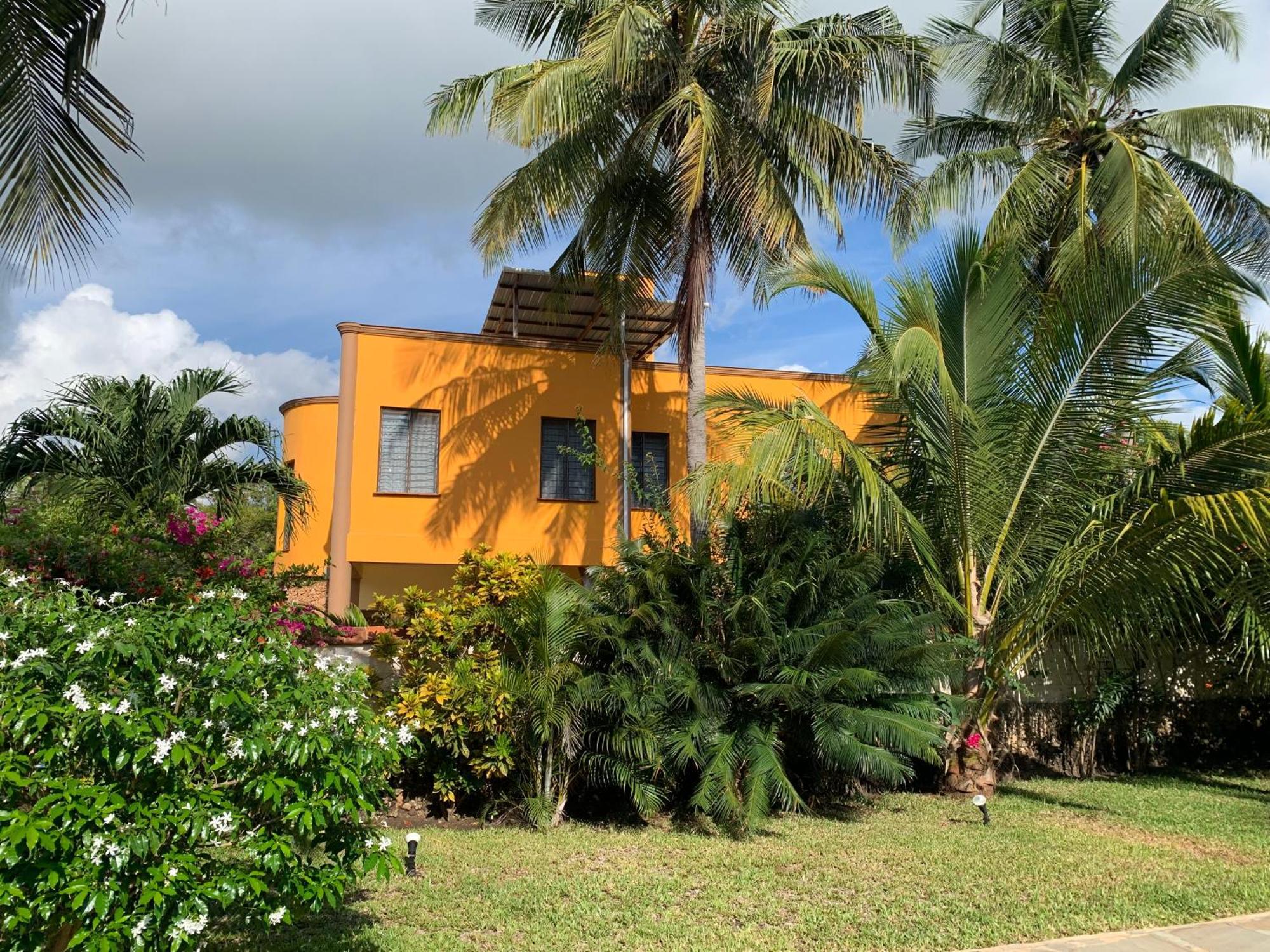 Lions Home Playa de Diani Exterior foto